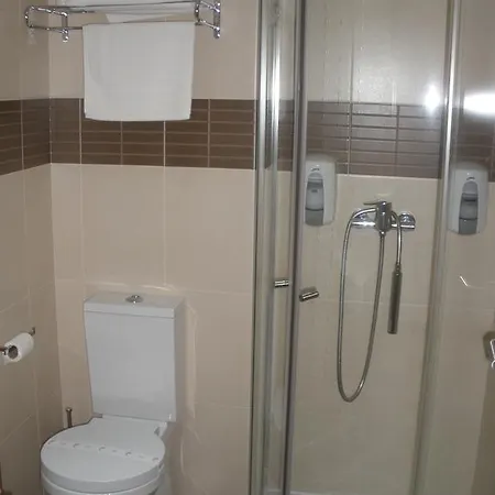 Residencial Platas 招待所 2*