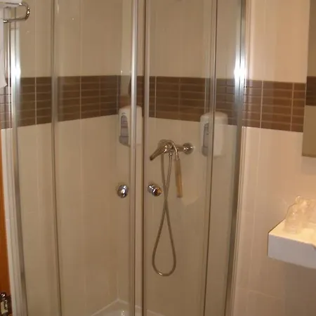 Affittacamere Residencial Platas 2*